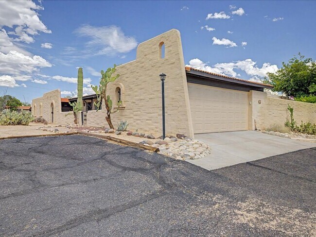 Building Photo - Beautiful Fully Furnished Home with Upgrades & Community Amenities!