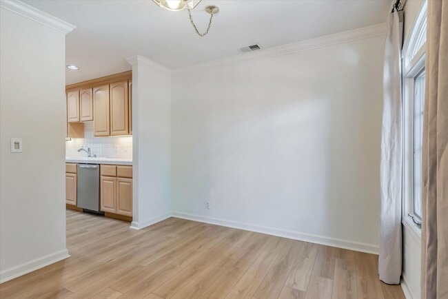 Building Photo - Spacious Townhome in Palo Alto