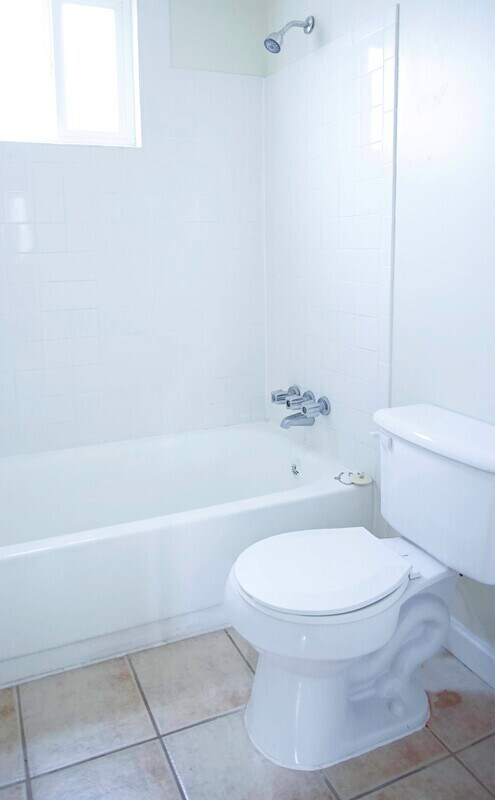 Building Photo - 1911 Lakeview Ave