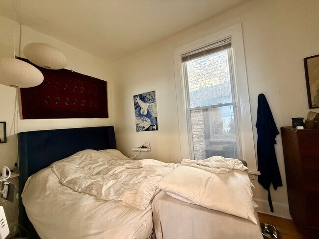 Building Photo - Amazing 2 Bedroom + Den. Separate Living/Dining Room. Large Deck. Lots of Natural Light.