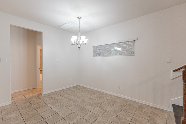 Building Photo - 13527 Vista De Oro St