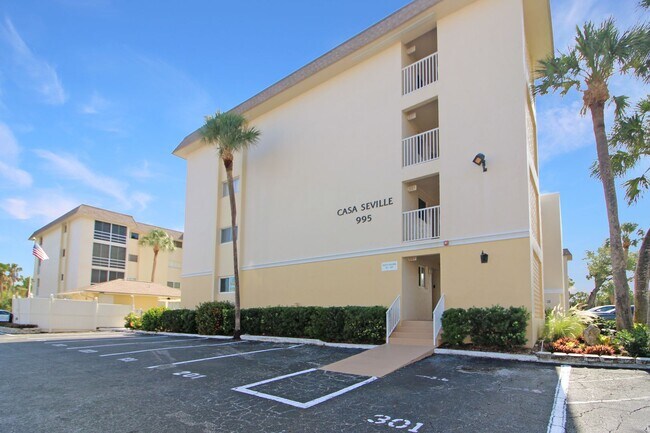 Building Photo - 995 La Guna Dr