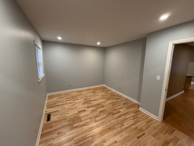 Building Photo - 9426 Kelvin Ln