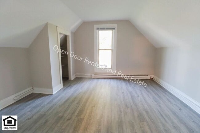 Building Photo - 428 1/2 Lincoln Highway E