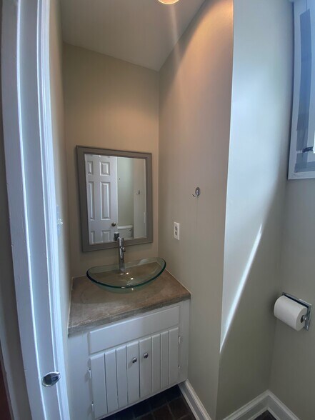 Powder Room - 411 I St NE