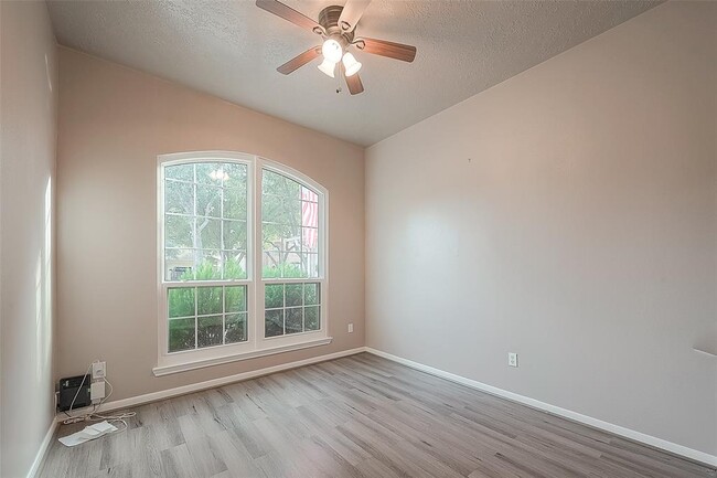 Building Photo - 3118 Watercastle Ct