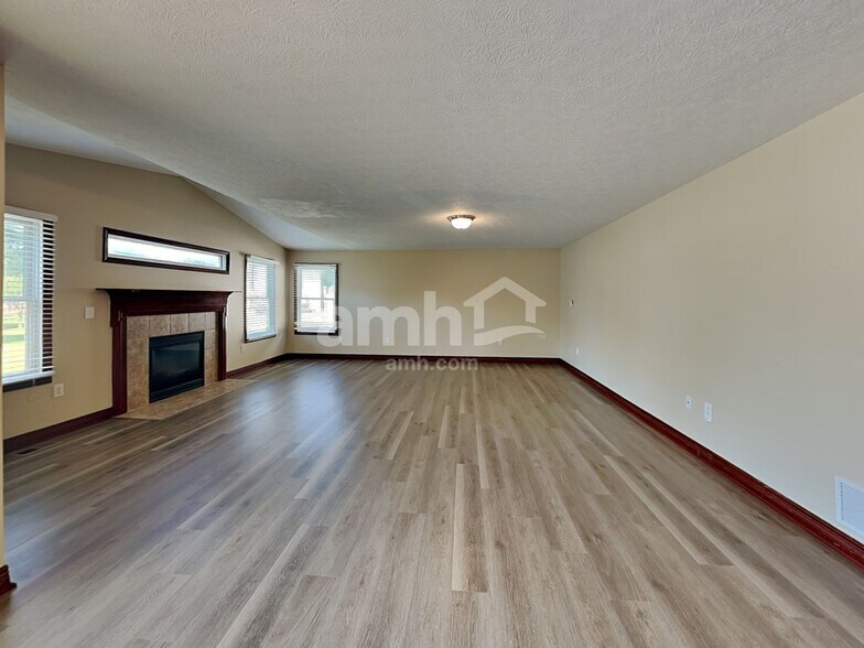 Building Photo - 231 Oakford St