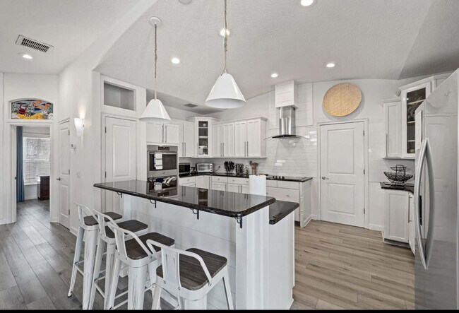 Building Photo - 42 Moody Dr