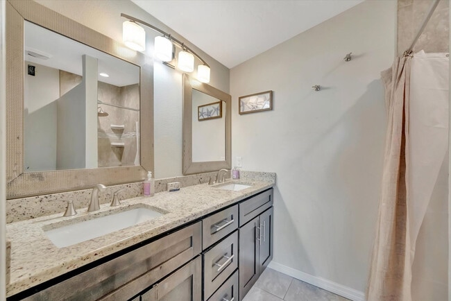 Building Photo - 2529 Croton Ave