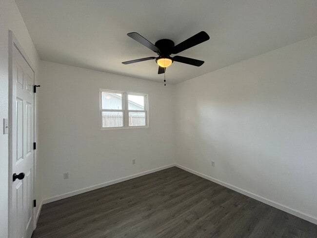 Building Photo - Award Winning Flour Bluff School District!!