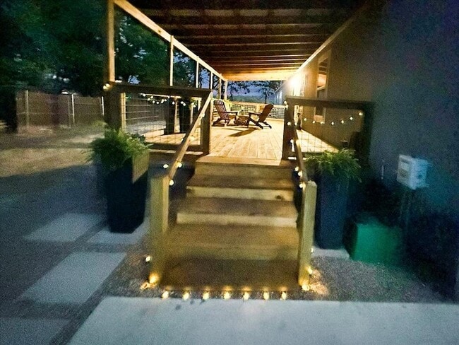 Building Photo - 409 Willow Dr