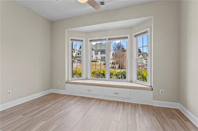 Building Photo - 3030 Northcliff Dr