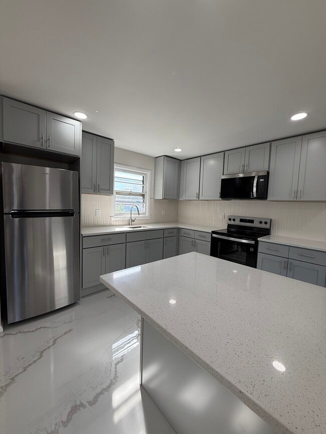 Building Photo - 1243 Whelan Pl