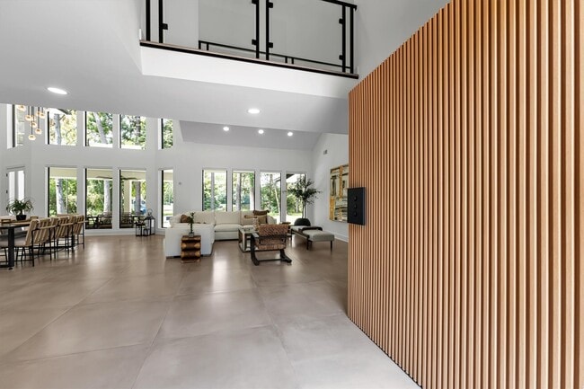 Building Photo - 1 E Wedgewood Glen