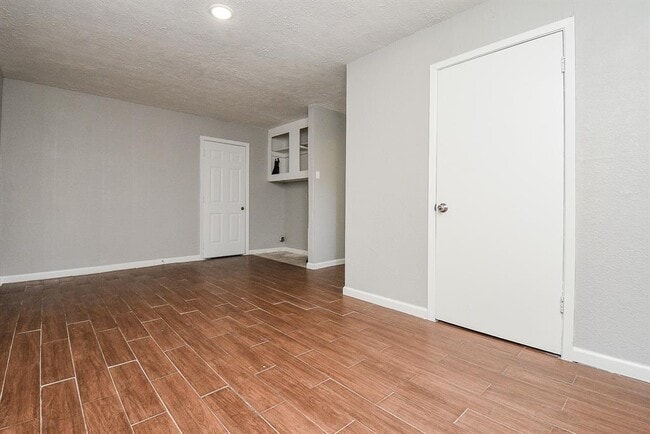 Building Photo - 23114 Newgate Dr