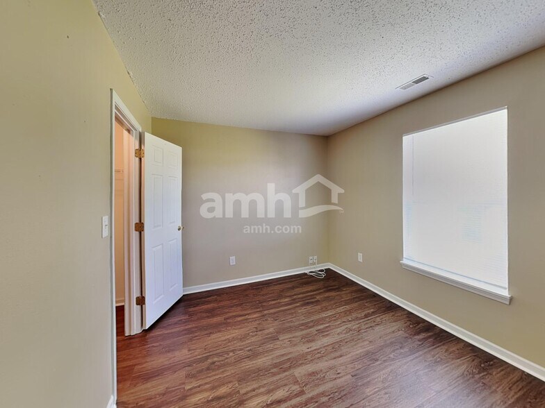 Building Photo - 9892 Cedarstone Ln