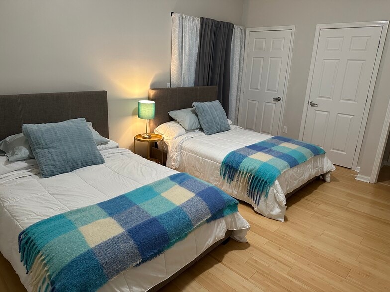 Building Photo - 70 Lake Barnett Dr