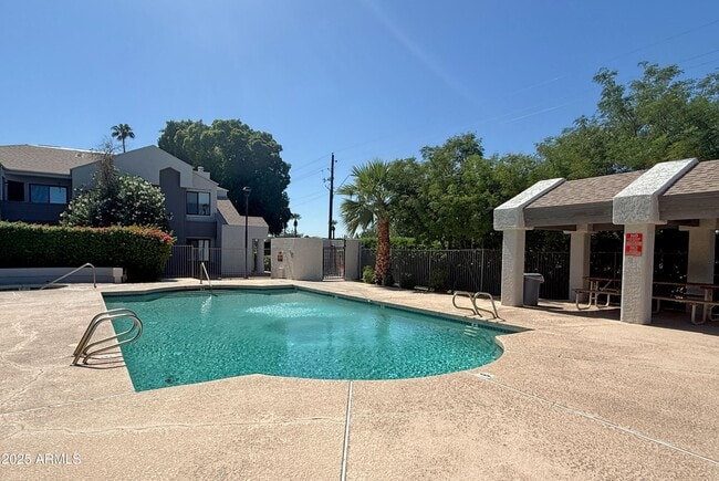 Primary Photo - 9439 N 59th Ave