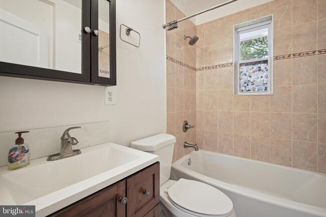 Building Photo - 5817 Greentree Rd