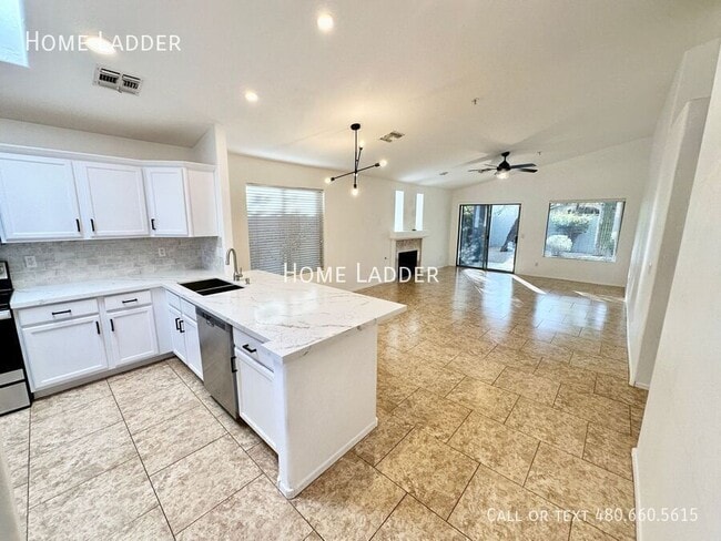 Building Photo - 10518 E Star of the Desert Dr