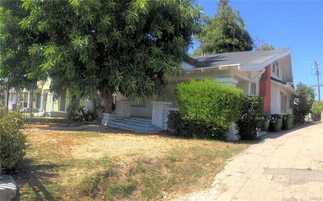 Building Photo - 1225 W 41st St