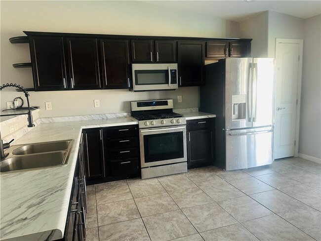 Building Photo - 9927 S Phoenix Dr