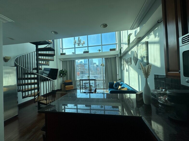 Building Photo - 205 N 11th St