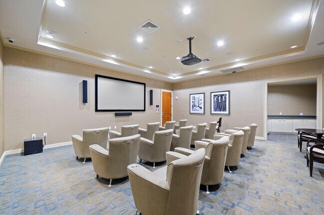 Building Photo - 347 N New River Dr E