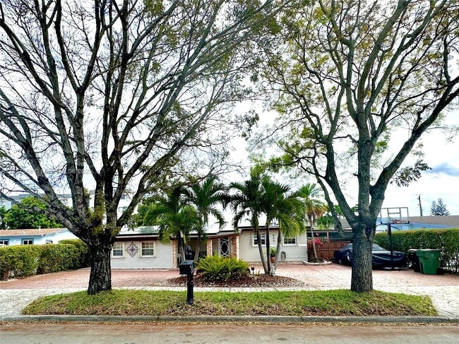 Building Photo - 660 W 70 Pl
