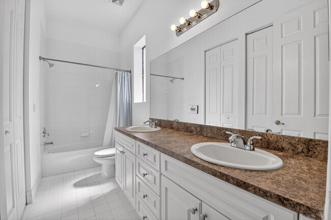 Building Photo - 2515 Venetian Ct