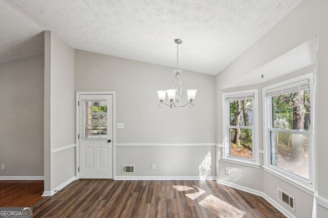 Building Photo - 2453 Falcon Ct
