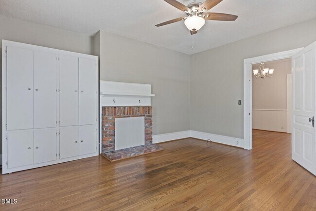 Building Photo - 106 W Ivey St
