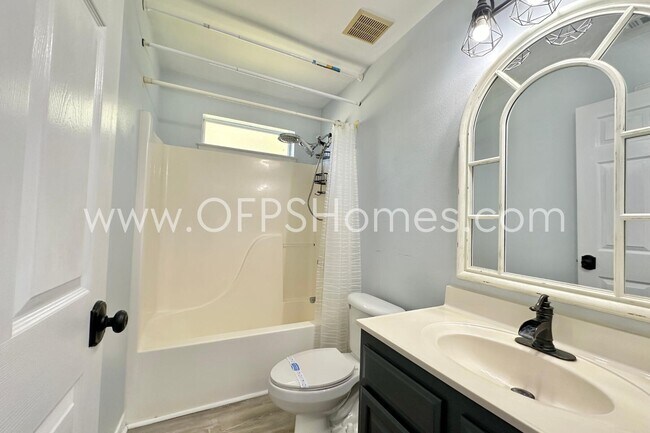 Building Photo - 2426 Houston Cir