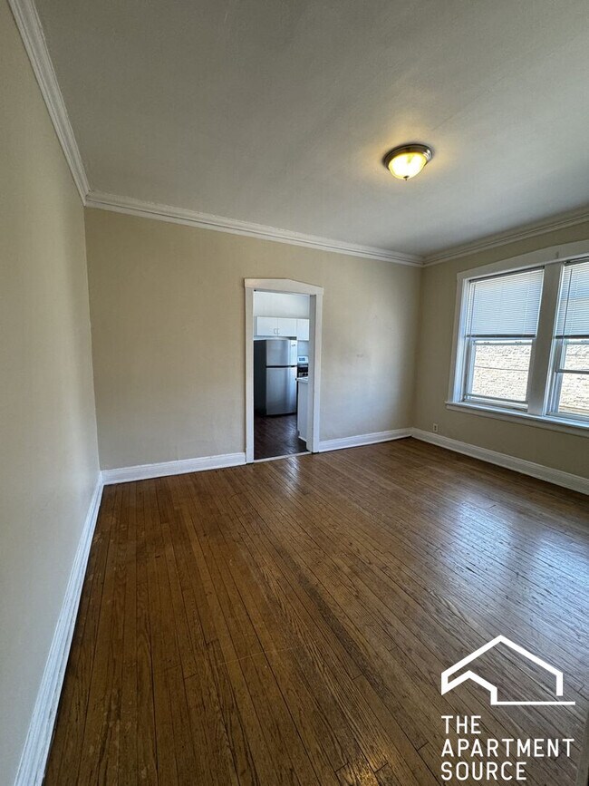 Building Photo - 4404 N Winchester Ave