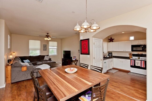 Building Photo - 2485 Fountainhead Blvd