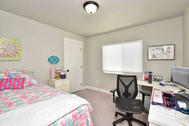 Building Photo - Spacious 5 Bed in Herriman Home in Prime Location!