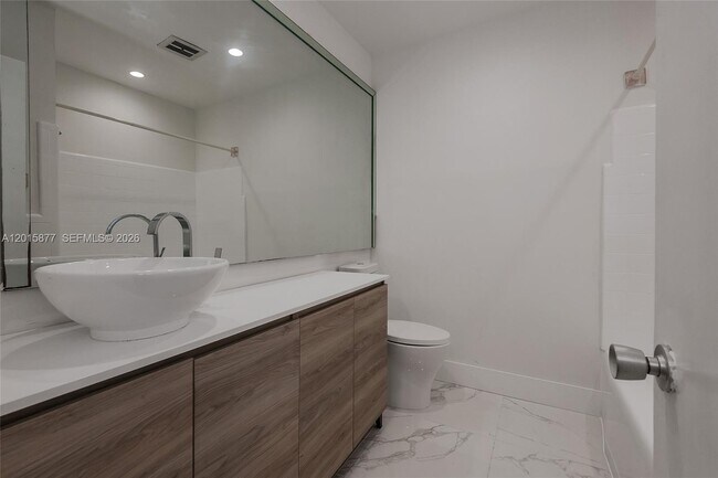 Building Photo - 12725 SW 80th Ave