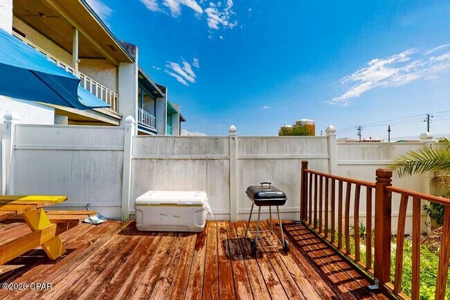 Building Photo - 8013 Beach Dr