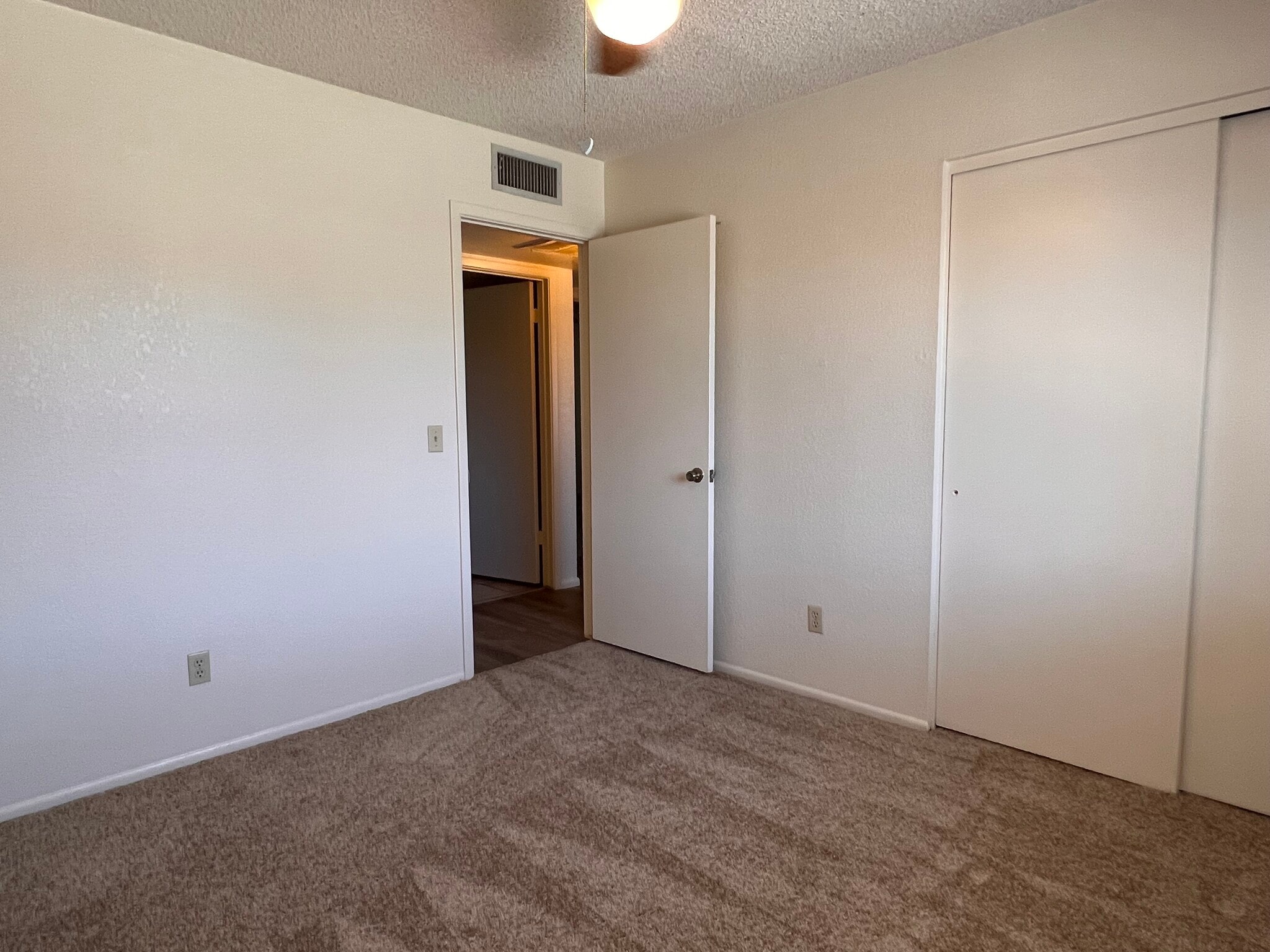 Building Photo - 807 W Nopal Pl