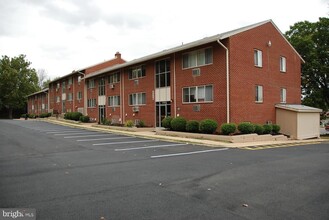 Building Photo - 2330 Glendale Terrace