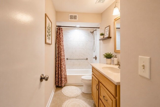 Building Photo - 530 Shorely Dr
