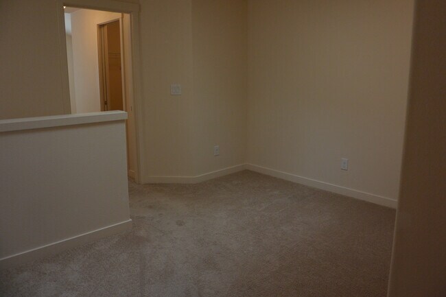 Building Photo - 13106 NE 25th St