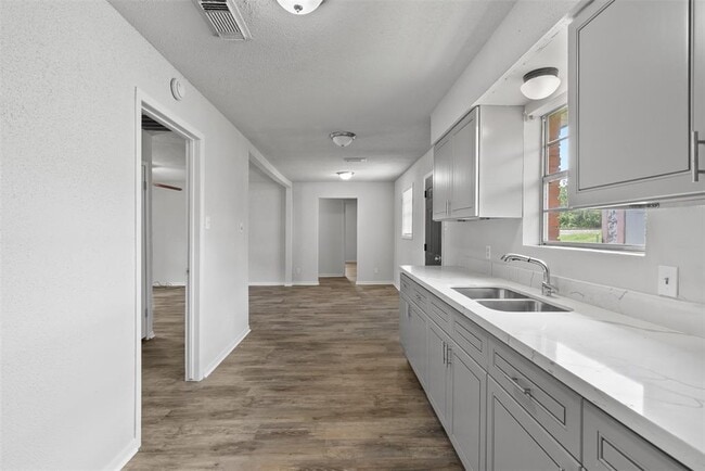 Building Photo - 815 Rugeley St