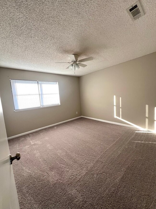 Building Photo - WATERFRONT CONDO IN LAKE PARK