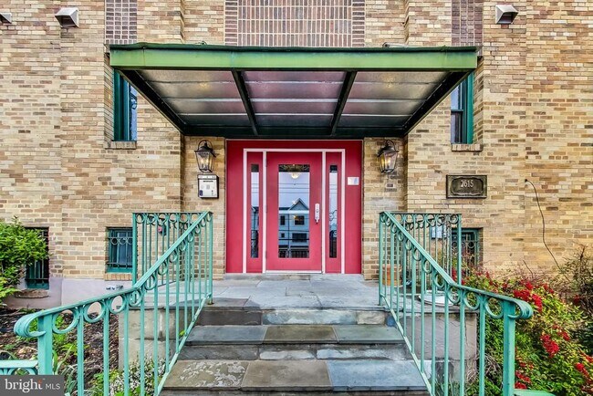 Building Photo - 2615 4th St NE