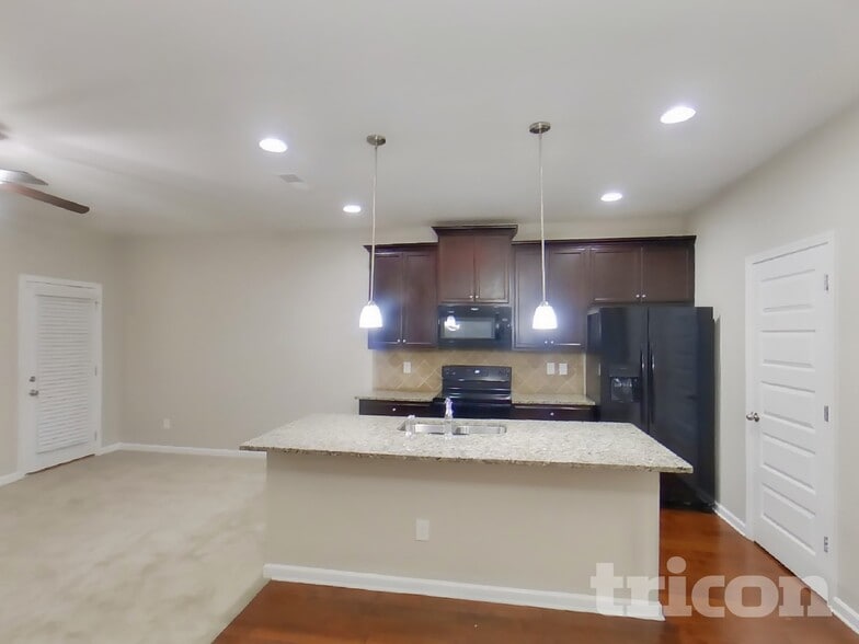 Building Photo - 394 Lossie Ln