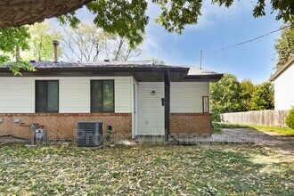 Building Photo - 1526 E 16th St