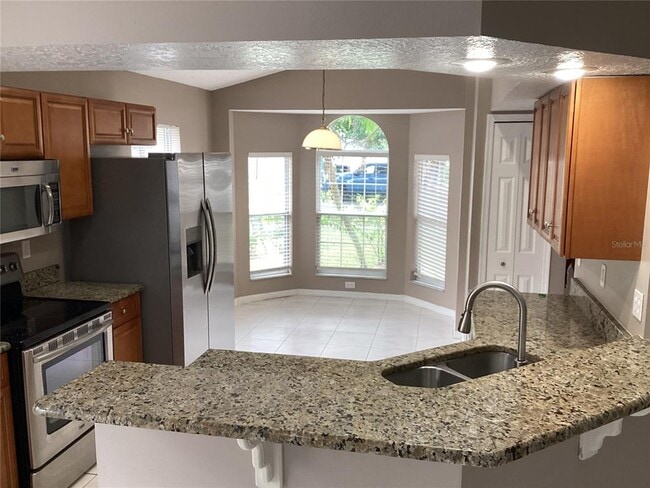 Building Photo - 572 Lancer Oak Dr