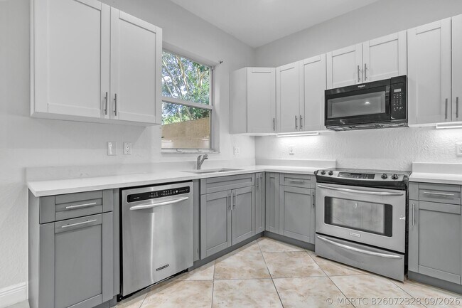 Building Photo - 10585 Cocobolo Way