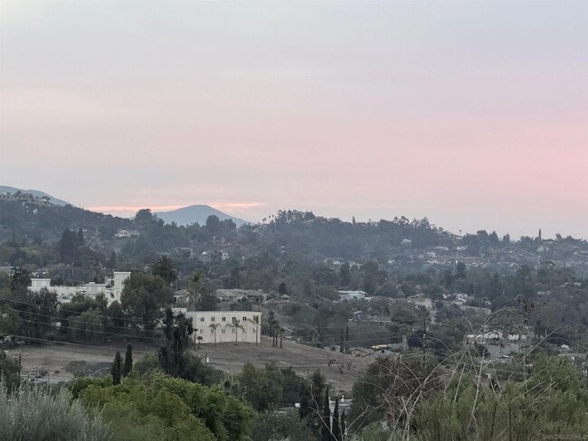 Building Photo - 2062 Valley Rim Rd